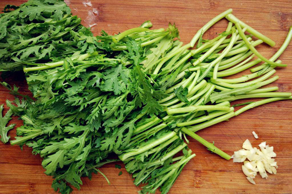 作为经常食用绿叶菜茼蒿对人体有什么好处？具体功效、营养都有哪些？