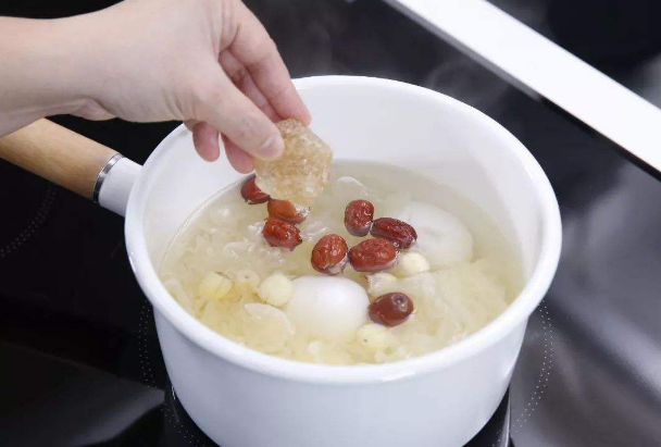 莲子的心可以吃吗？莲子的食用功效及作用大全