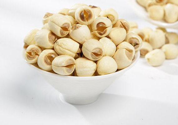 莲子的心可以吃吗？莲子的食用功效及作用大全