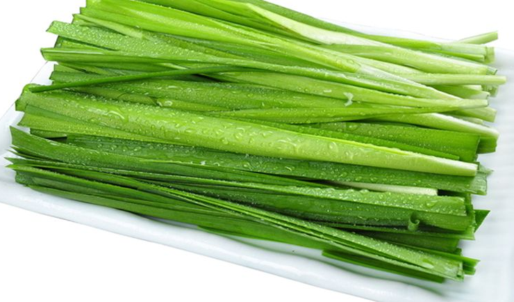 补肝肾佳品：韭菜有哪些食用功效？哪些人不宜吃韭菜？