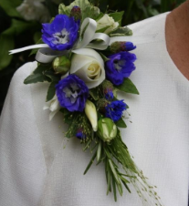 人体装饰性花介绍：怎样制作和佩戴头花、肩花、腕花？