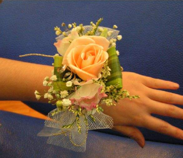 人体装饰性花介绍：怎样制作和佩戴头花、肩花、腕花？