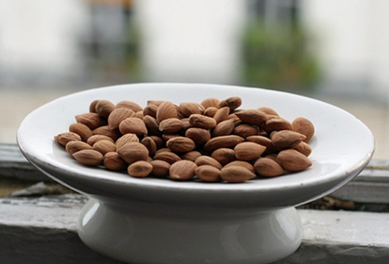 苦杏仁可以食用吗？吃苦杏仁可以抗癌、抗肿瘤吗？