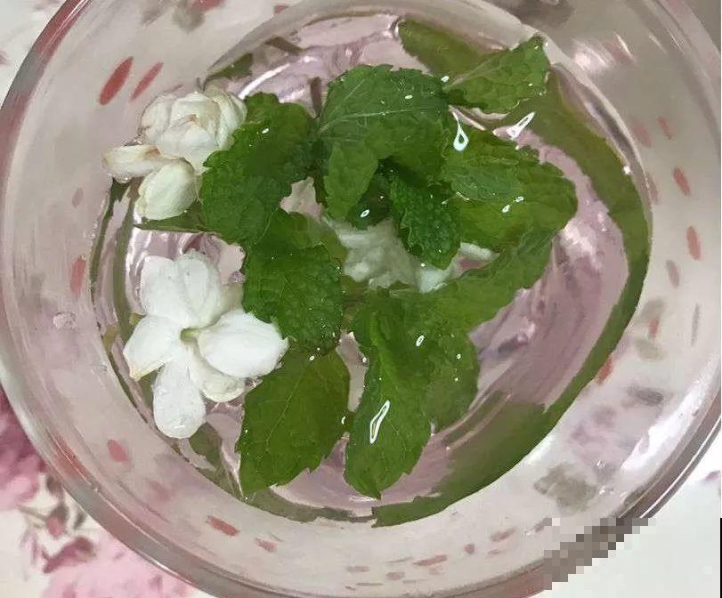 这花好看还好养，揪片花瓣泡茶喝，清热去火解暑气！