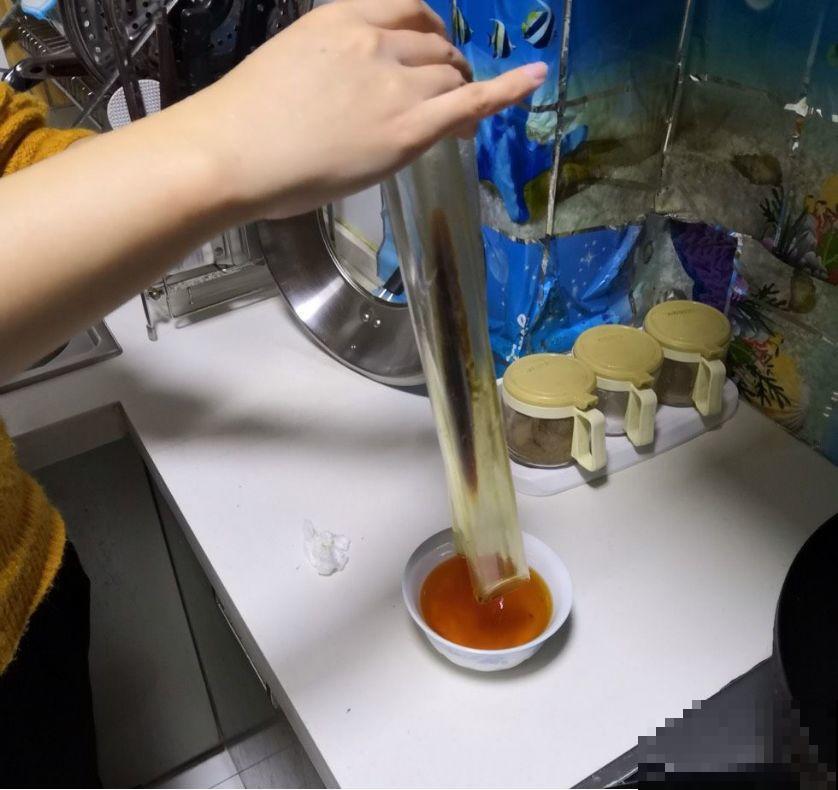 2滴废油倒盆里，花呼呼全开了，半年不用施肥！
