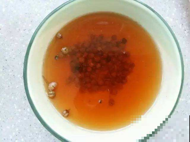 这种调料原来是驱虫高手，往盆边一放，虫子闻风丧胆的逃窜！