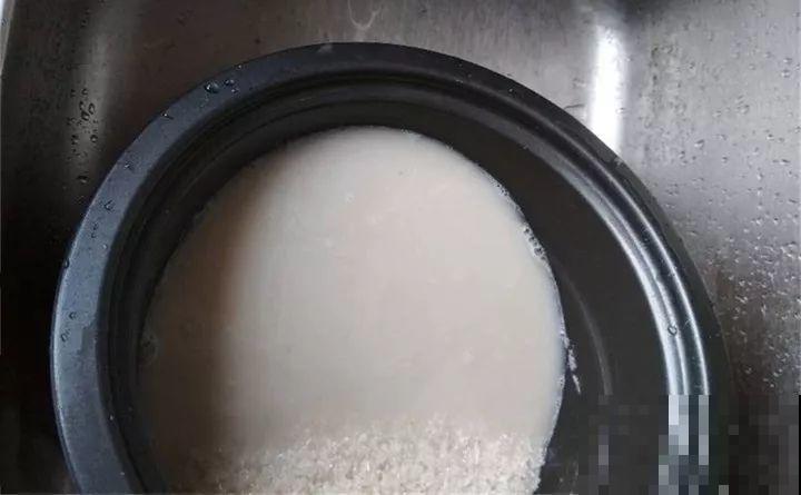 淘米水加点料，没有异味，肥效能翻10倍，养啥花都旺！