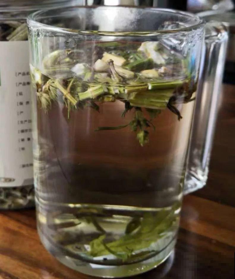这花好看还好养，揪片花瓣泡茶喝，清热去火解暑气！