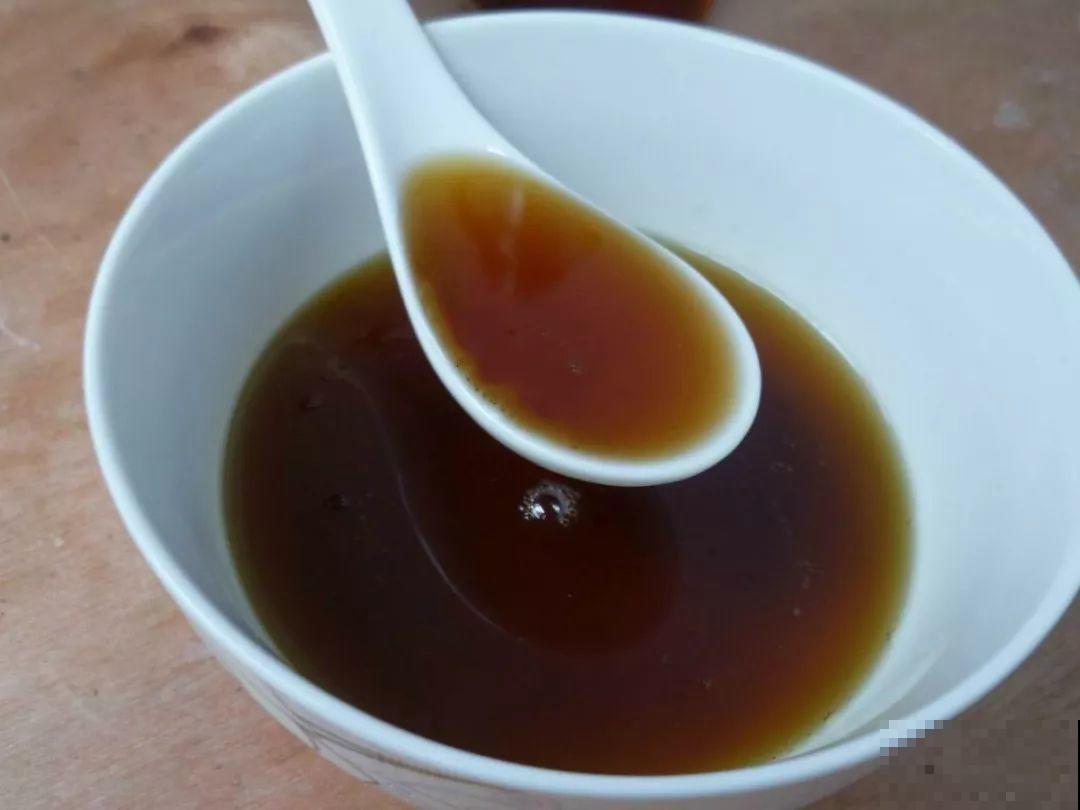 2滴废油倒盆里，花呼呼全开了，半年不用施肥！