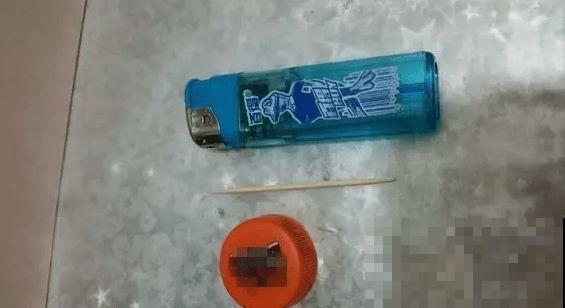在养花人眼里，塑料瓶可是好宝贝，摇身一变成绿萝柱！