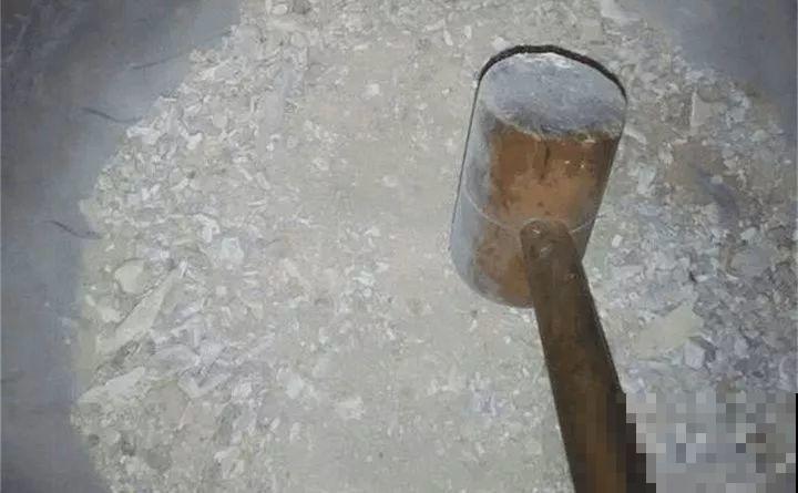 路边捡把“超能肥”，撒盆里，浇点水，花儿疯长不要命！
