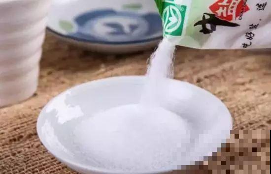 给花喷点它，蚂蚁蜗牛全杀死，家里再也不招虫！