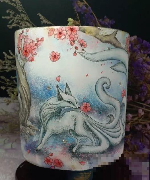 她家的花盆，比多肉数量还多，每一个盆都是一幅漂亮的画作！