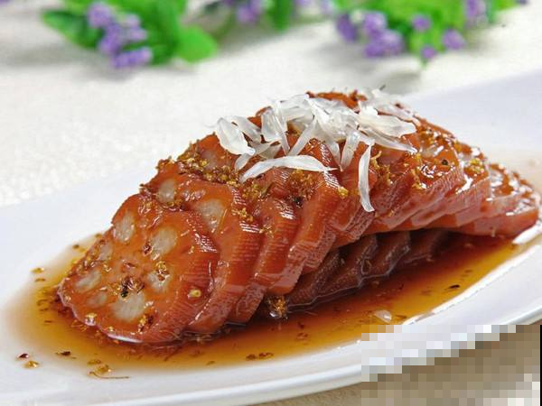 一小截藕塞水缸，最后长的塞满缸，装了好几桶还没装完！