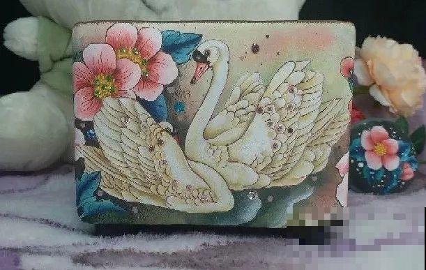 她家的花盆，比多肉数量还多，每一个盆都是一幅漂亮的画作！
