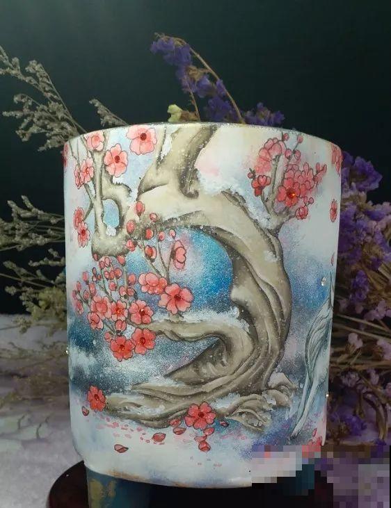 她家的花盆，比多肉数量还多，每一个盆都是一幅漂亮的画作！