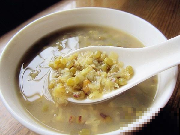 喝不完的绿豆汤这么弄给花喝，立马解暑呼呼长，花骨朵一夜冒10个
