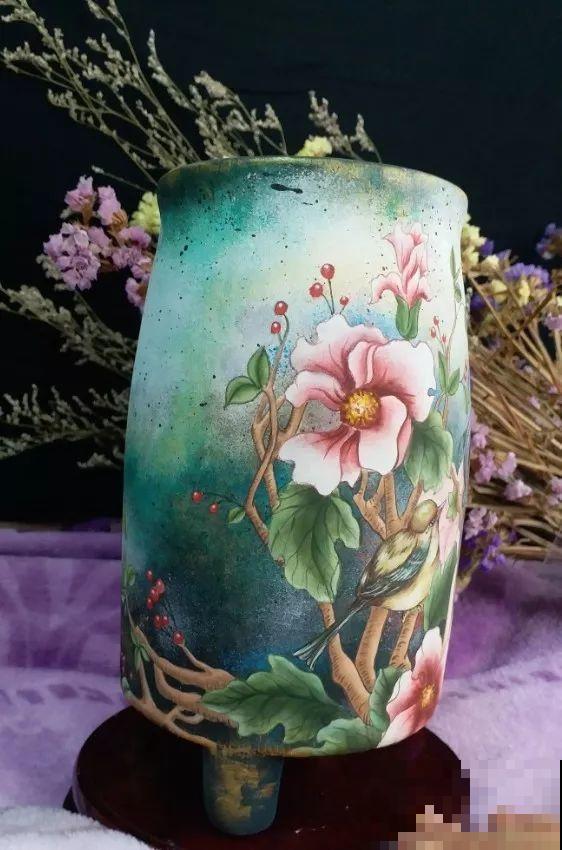 她家的花盆，比多肉数量还多，每一个盆都是一幅漂亮的画作！
