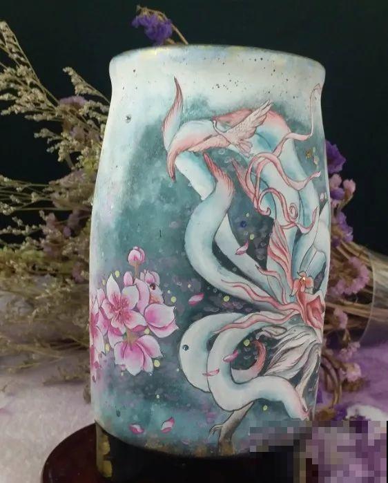 她家的花盆，比多肉数量还多，每一个盆都是一幅漂亮的画作！