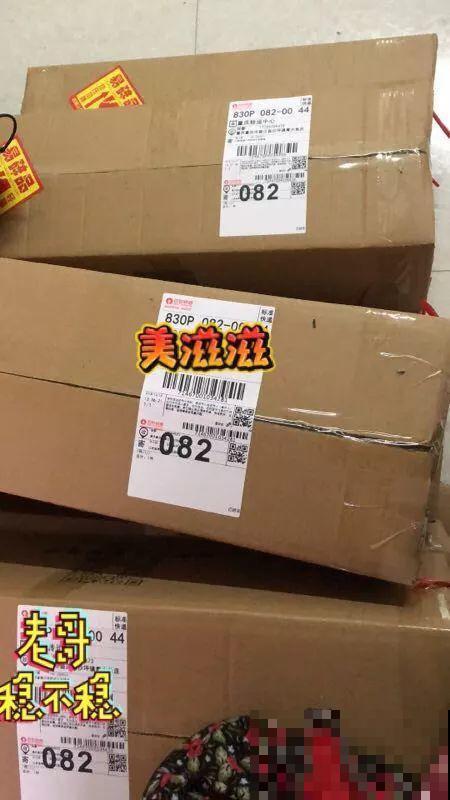 他家的露台，转眼一年大变身，赏花喝茶，像诗一样的生活！
