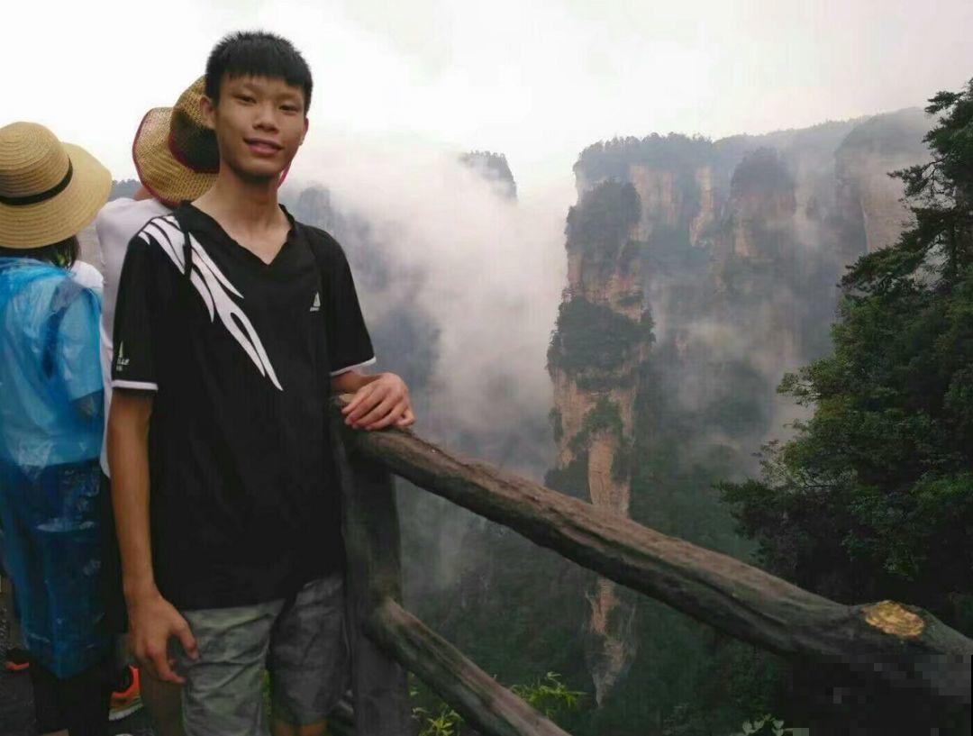 16岁男孩，为重病奶奶建花园，2年种了上百盆花！