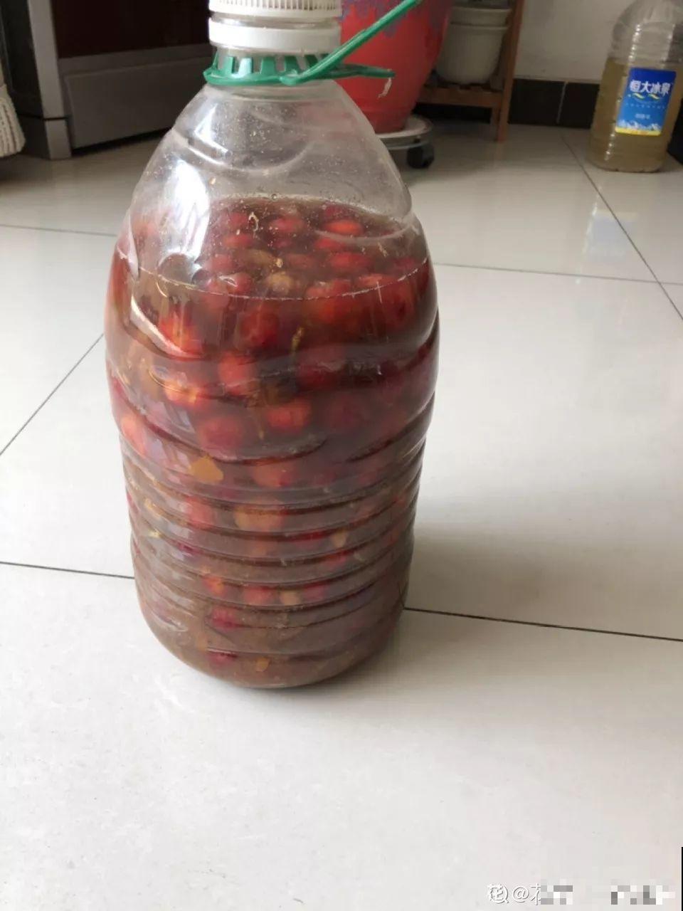 盆土硬成大疙瘩，浇点松土剂，立马软得像发糕！