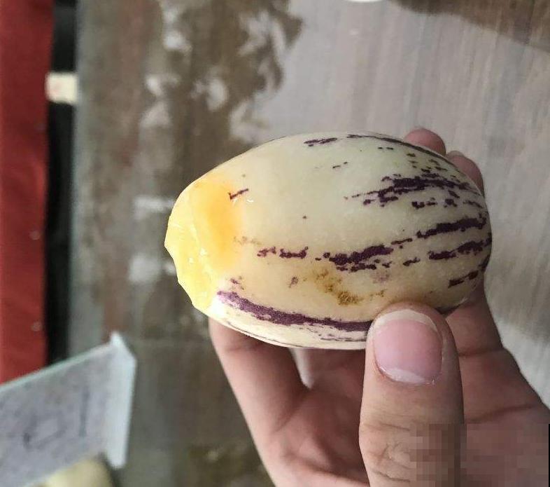 小娃娃模样的果子，卖到几十元一个，真是一点也不值！