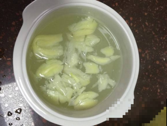 大蒜养花原来这么好用？捣碎后，就变成驱虫大神！