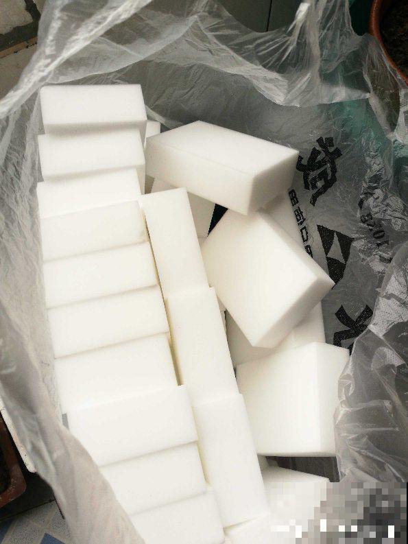 这花就得虐着养，套个袋子捂一捂，揭开立马冒花苞！