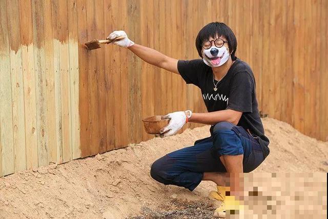 他卖掉房子，包了个山头，养花种菜乐悠悠！