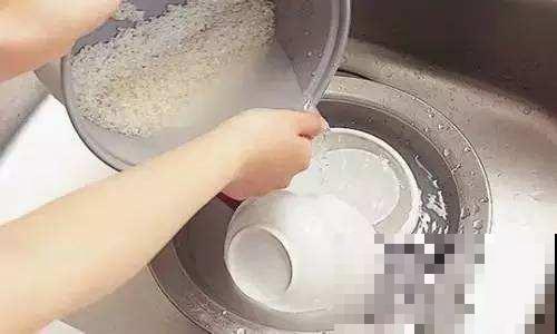 你知道淘米水的这些用法吗？生活中超好用，各种小难题迎刃而解！