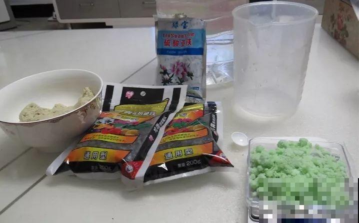 给花灌口大补肥，越长越有劲，比淘米水还好使！