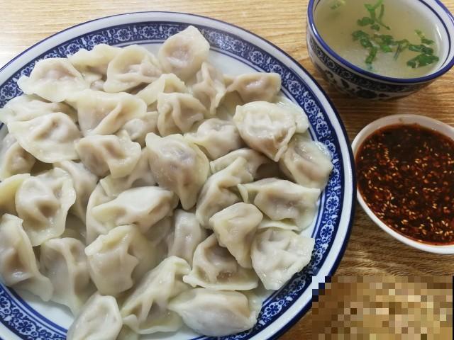7招教你煮饺子，破皮粘锅不存在，这样吃贼香