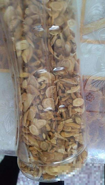 看似普通的野草，其实根部是个宝，最低也要60元一斤！