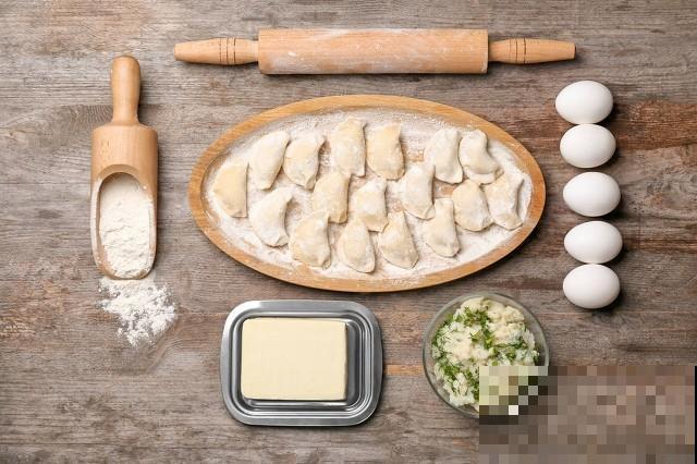 7招教你煮饺子，破皮粘锅不存在，这样吃贼香