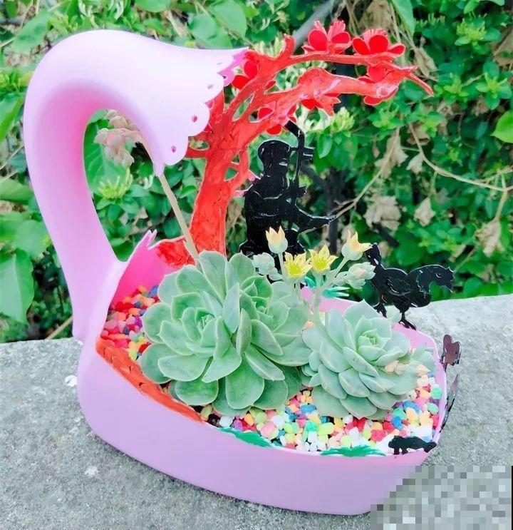 路边扔的木桩子，捡回家切几刀，种上花后多少钱也不卖！