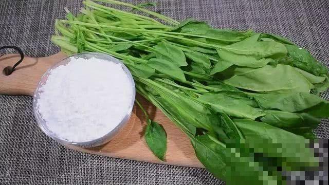 自家种出来的菠菜炒着吃，营养丰富味道好，都不用逛菜市场了