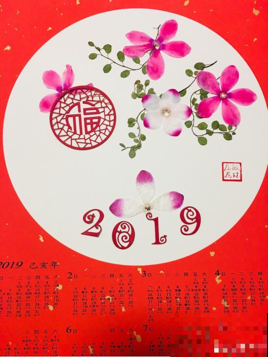 花瓣叶子摘下来，烘干后压一压，就能变成画！