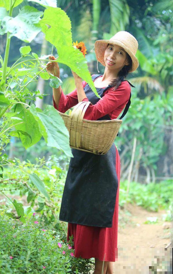 为了养花，她跑到海南，用10年把荒岛变花园！