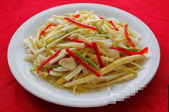 你吃过这种下完雷雨就冒头的野菜吗？身材像竹子，嫩芽又脆又甜！