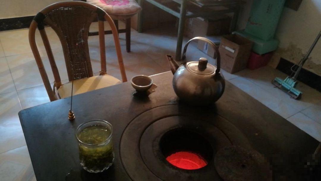 爱养花的人，就想有个小院子，喝茶赏花，过平静的日子！