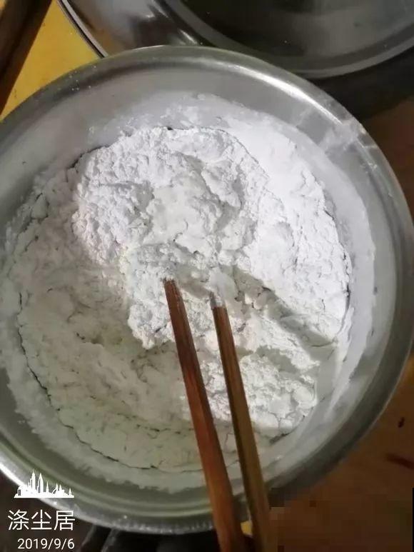 爱养花的人，就想有个小院子，喝茶赏花，过平静的日子！