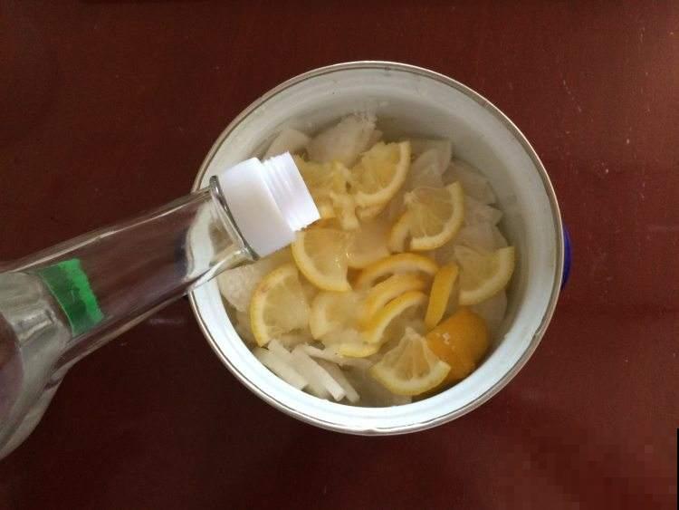 年底大扫除，挤点牙膏一擦就亮，不用买清洁剂！