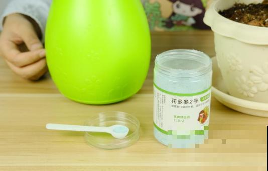 3月该给花施肥了，每月浇点这东西，开花真给力！