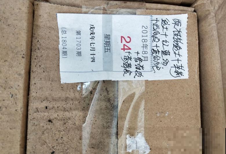换盆的旧土别扔，加点“废料”捂一捂，3个月后又是松软的大肥土