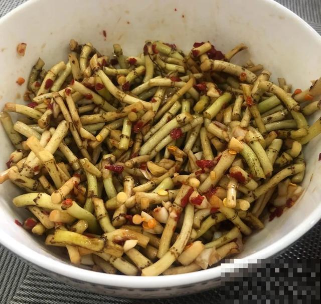 春天野菜赛黄金，教你2种做法，好吃又养生！