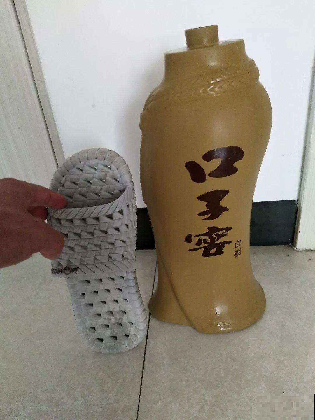 酒瓶子舍不得扔，做成花盆，美到你认不出来！