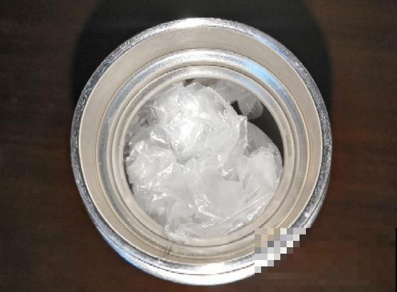 君子兰开完花，结出一串红果果，摘下来埋土里就发芽！