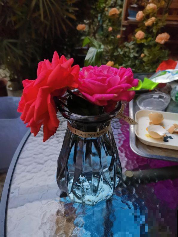鲜花插瓶里，水里加点它，花期延长1个周