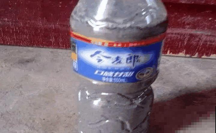 小心点，给花浇上84消毒液，直接活不过3天！